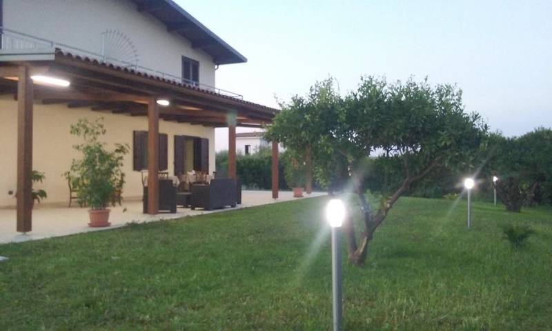 Chambre pour 5 personnes, avec Balcon et Terrasse ainsi que Jardin et Vue dans Mirto Crosia