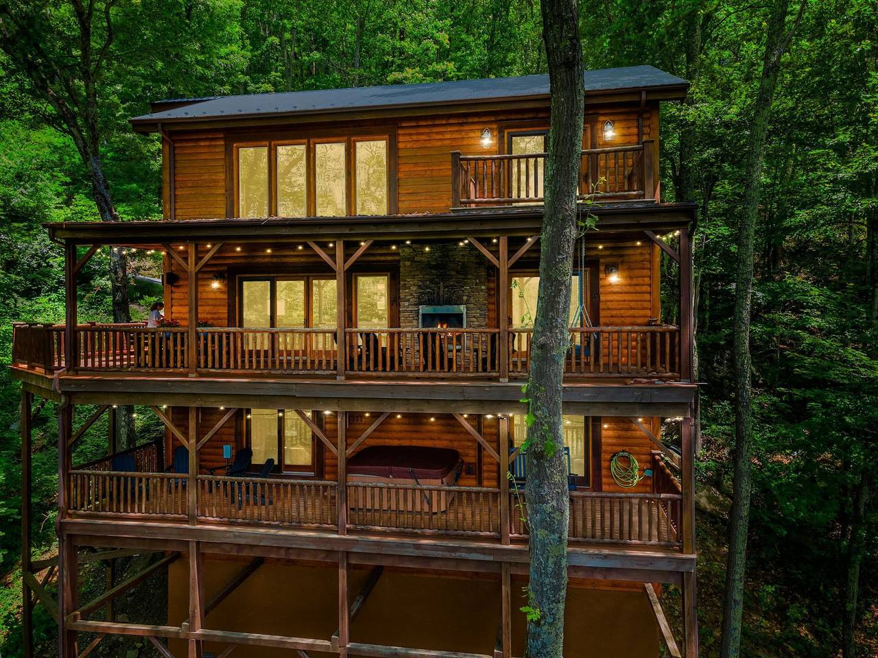 Vacation Rental for 14 Guests in Seven Devils, Blue Ridge Mountains