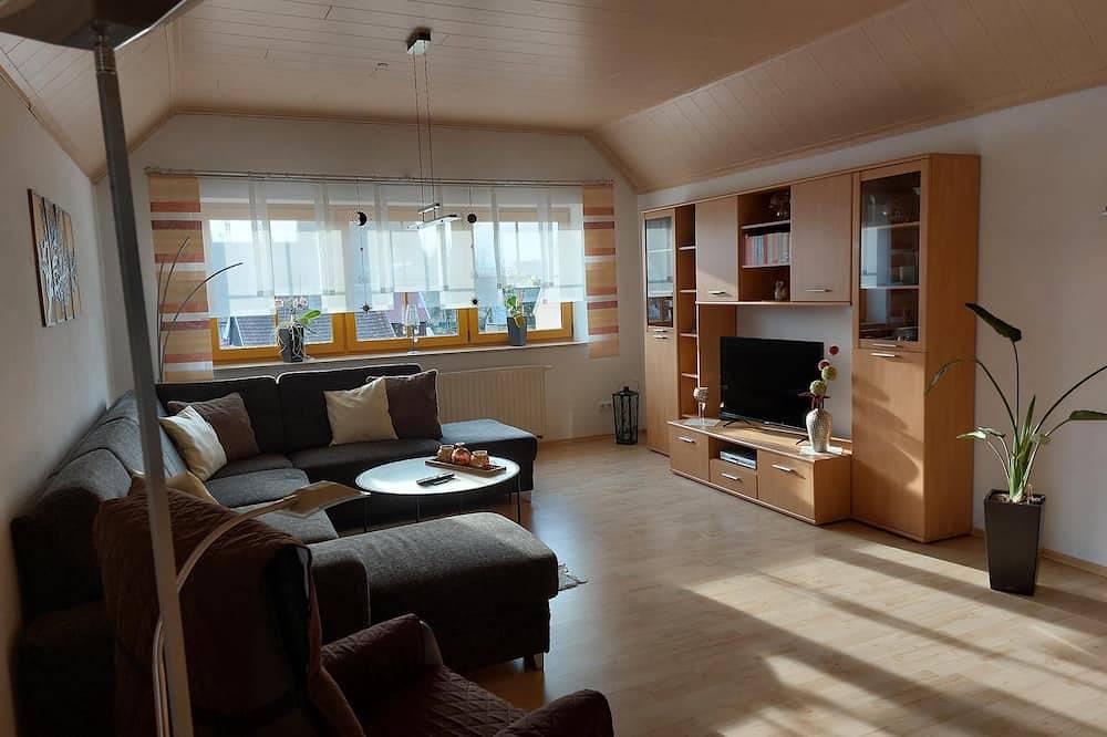 Ganze Wohnung, Ferienwohnung für 5 Personen mit Balkon in Moosbach, Naturpark Nördlicher Oberpfälzer Wald