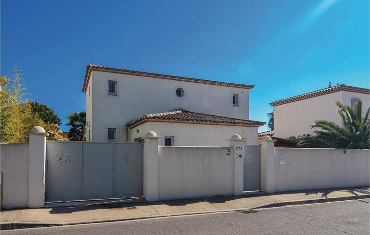 Location de vacances pour 8 personnes, avec jardin ainsi que terrasse et piscine à Aigues-Mortes - 2