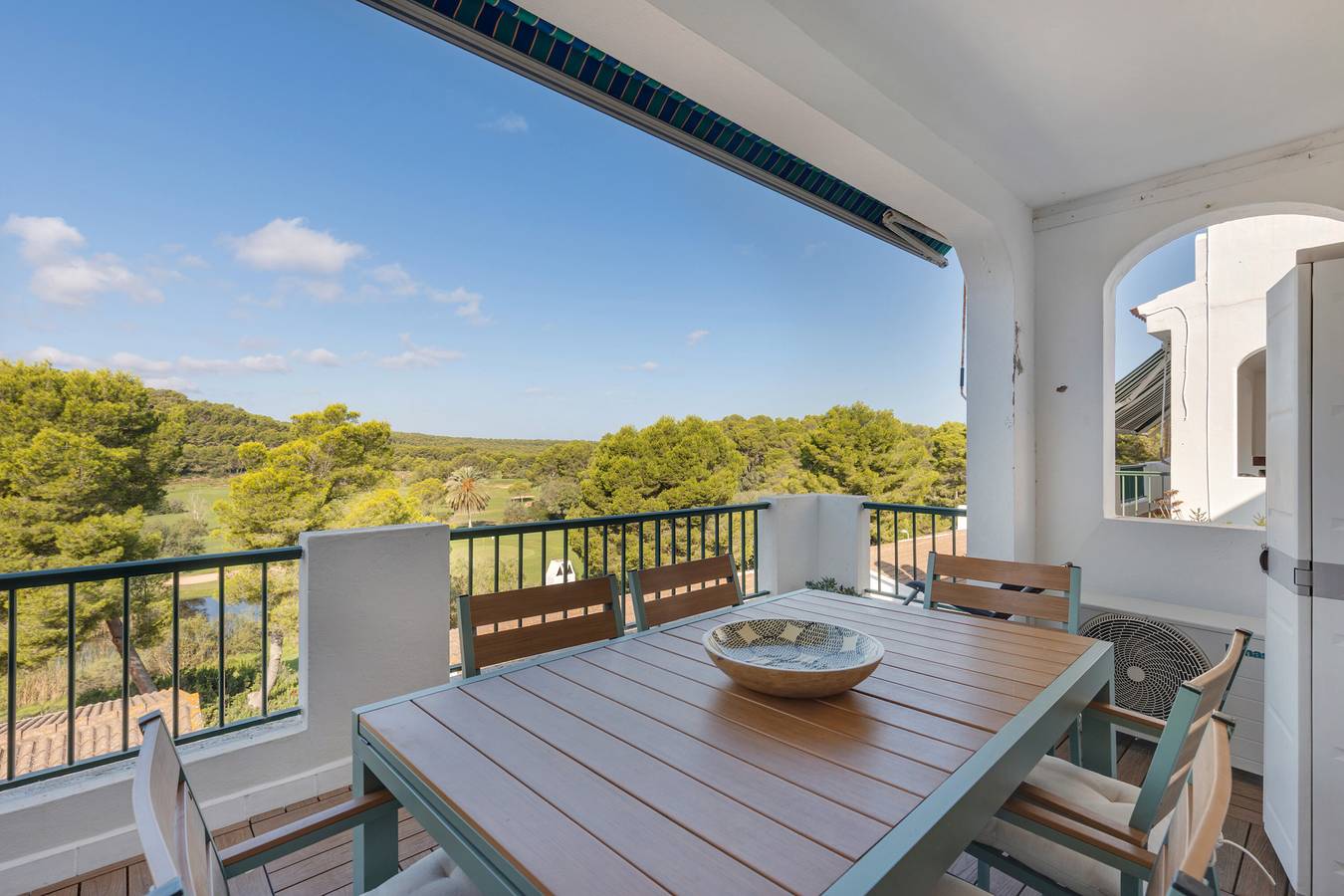 Appartement entier, Appartement 'Golf' avec vue sur la montagne, Wi-Fi et climatisation in Son Parc, Es Mercadal