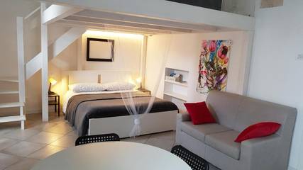 Gîte pour 4 personnes, avec terrasse et vue dans Angera