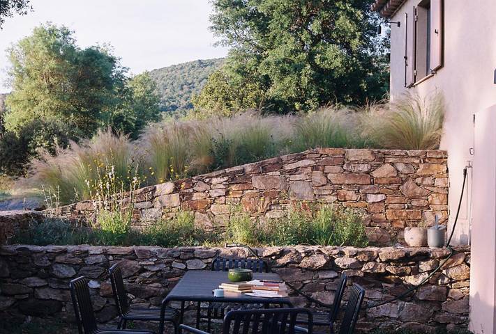 Location de vacances pour 4 personnes, avec vue ainsi que terrasse et jardin à La Môle - 2