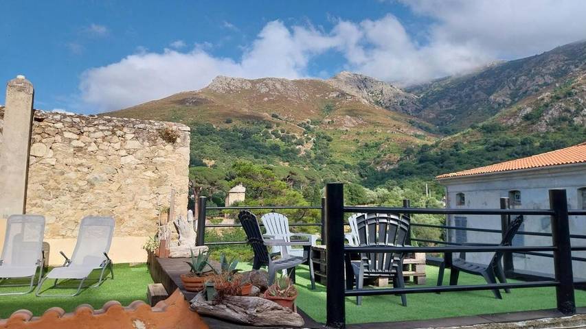 Location de vacances pour 4 personnes, avec piscine ainsi que terrasse et vue, animaux acceptés à Ville-di-Paraso