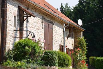 Gîte pour 10 personnes, avec vue et jardin à Saint-Martin-du-Puy
