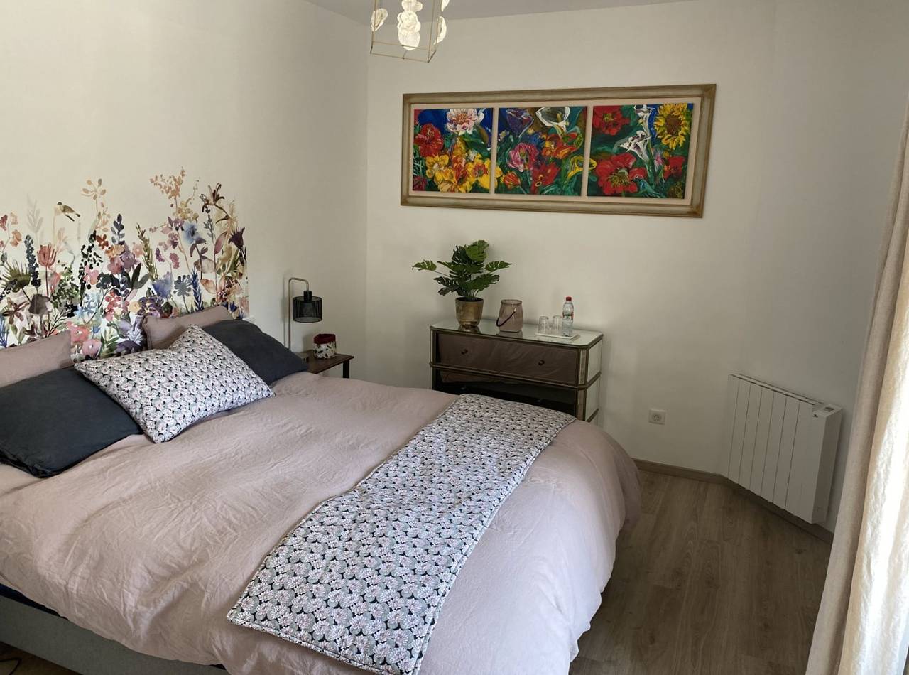 Chambres d'hôtes "La Fée Verte" - Chambre fleurs in Le Puy-Notre-Dame, Vallée de la Loire