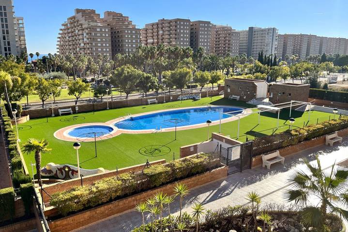 Apartamento de vacaciones para 6 personas, con balcón/terraza y piscina - 1