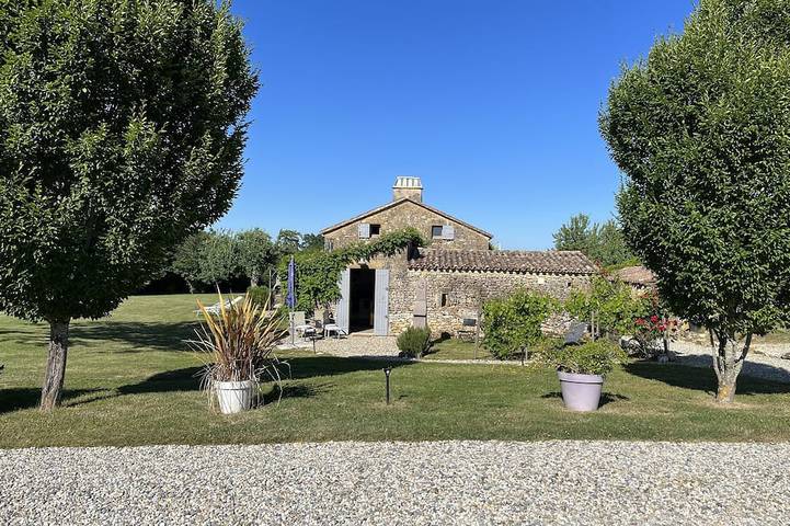 Gîte pour 2 personnes, avec Piscine à Sainte-Croix (France)