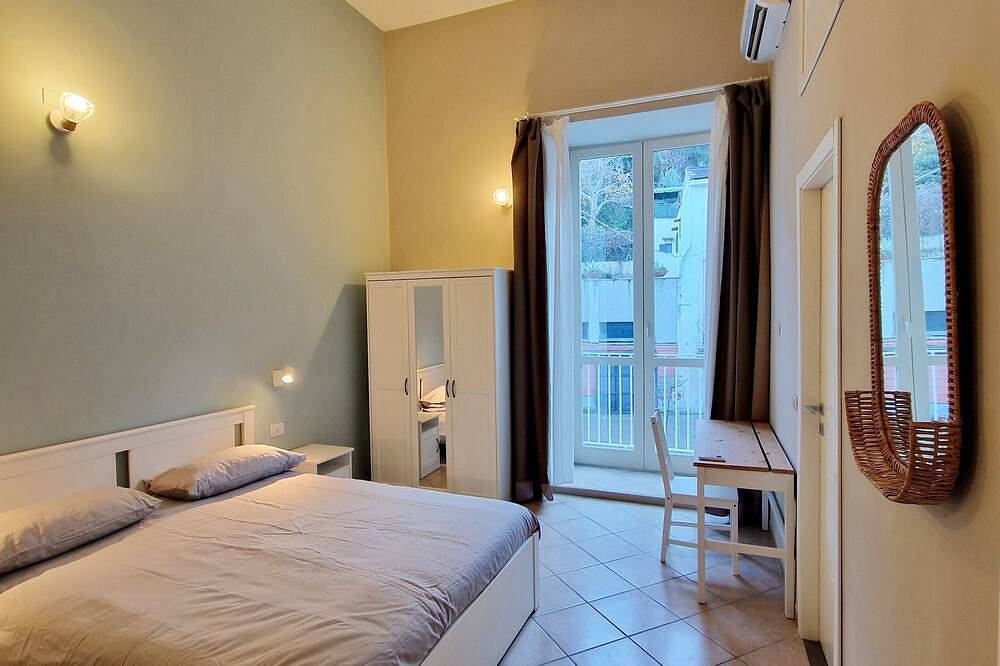 Ganze Wohnung, Geräumige Wohnung, komplett renoviert, nur wenige Schritte vom Meer entfernt in Castellammare di Stabia, Sorrento Coast