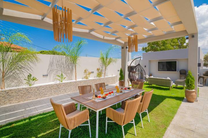 Villa für 6 Personen mit Garten in Katastari, Alykes