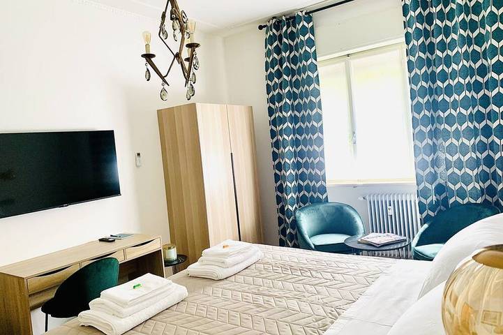 Zweibettzimmer-Superking-Eigenes Badezimmer-Strassenblick in Piacenza, Piacenza Provinz