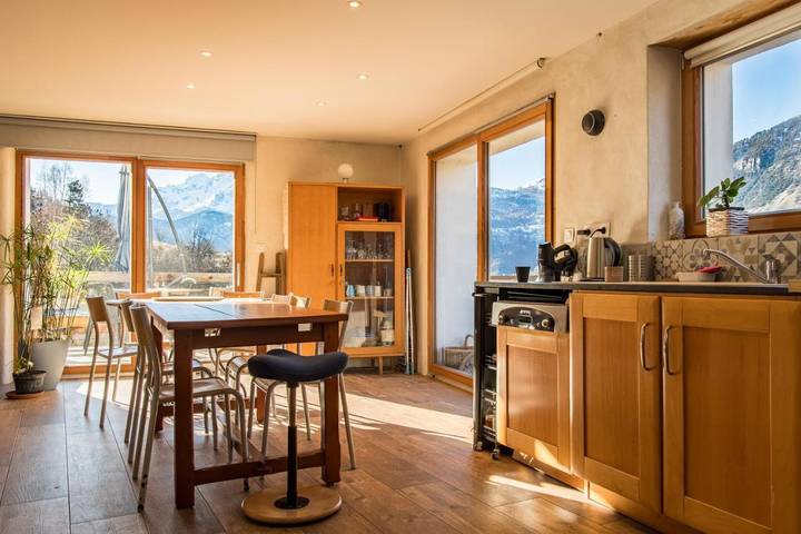 Location de vacances pour 2 personnes, avec terrasse ainsi que jardin et vue à Saint-Martin-de-Queyrières - 2
