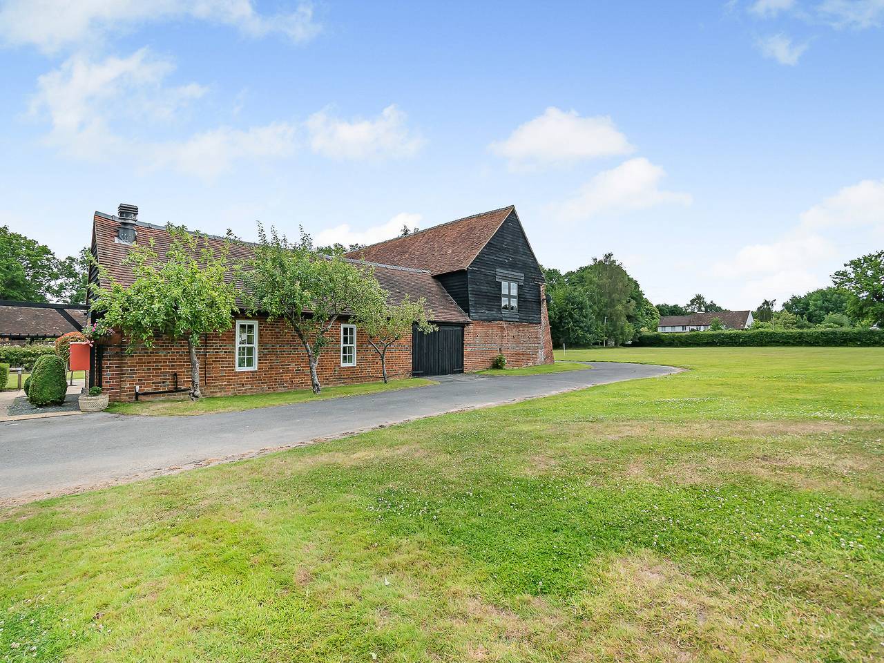 The Barn - Uk49371 in Woking, Surrey