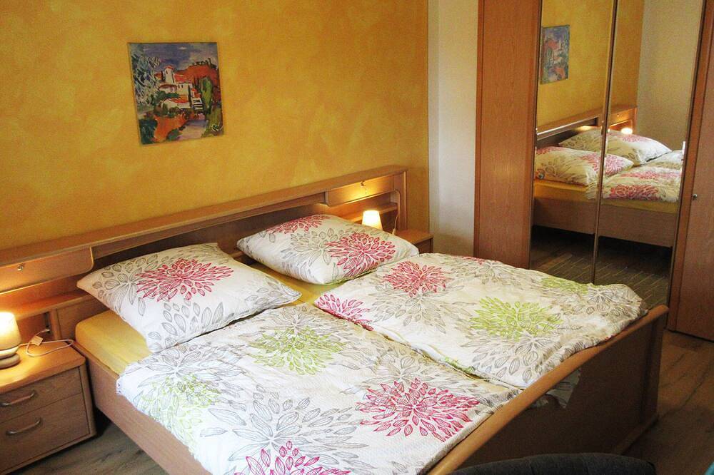 Ferienhaus für 12 Personen, 6 Sz, Blick in Berchtesgadener- u. Chiemgauer Alpen in Kirchanschöring, Rupertiwinkel