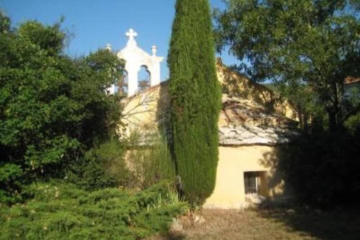Maison de caractère en pierres dans un petit hameau typiquement provençal in Banon, Région de Forcalquier