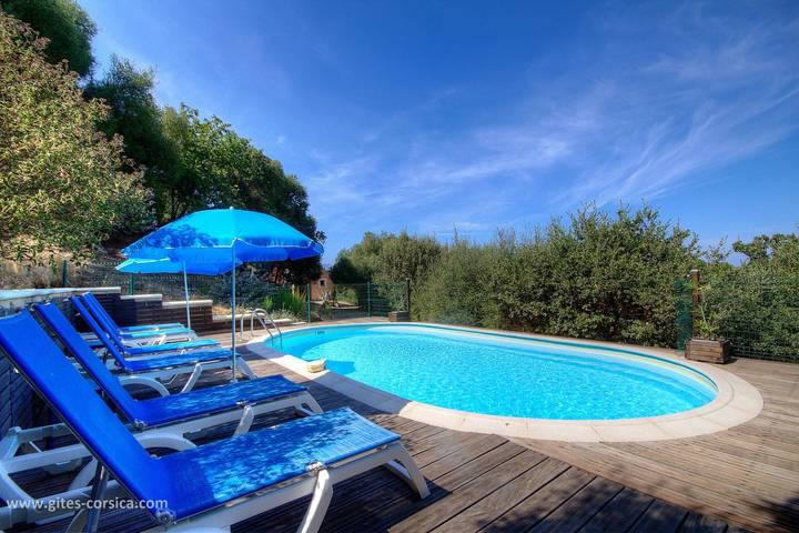 Gîte pour 6 personnes, avec Terrasse et Jardin ainsi que Piscine et Vue