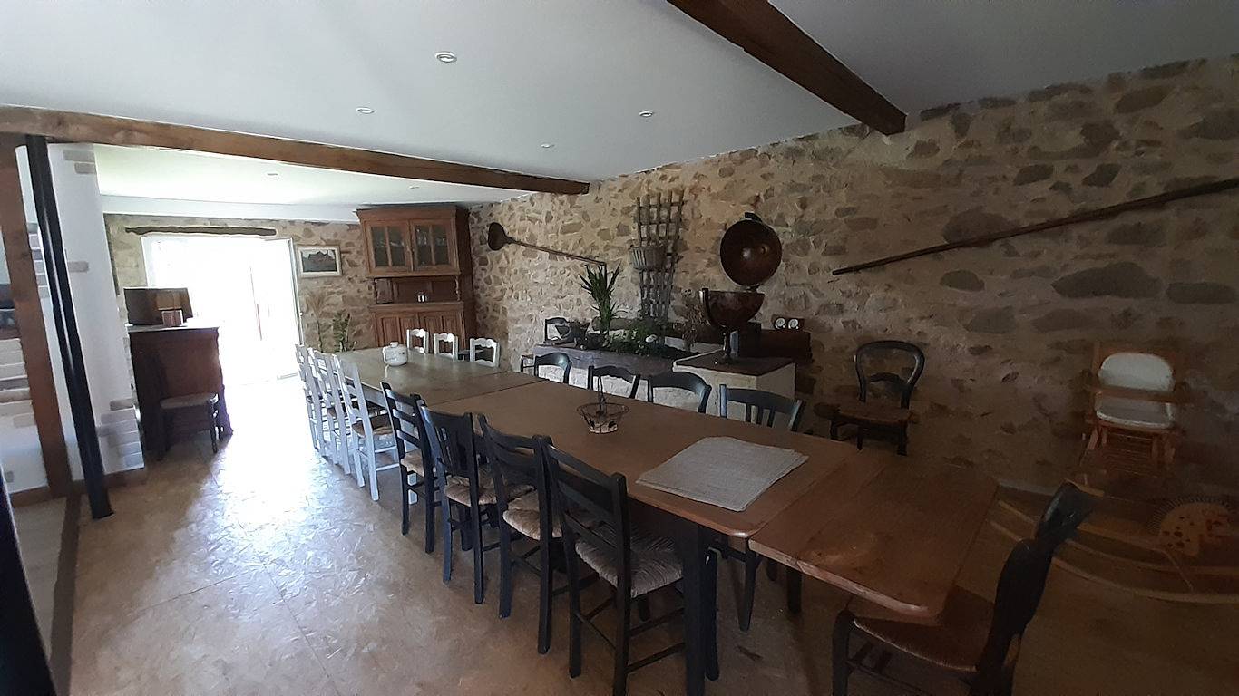Chambres et tables d'hôtes La Maillitardaise - Chambre rouge et jaune in Saint-Pierre-de-Fursac, Région de Guéret