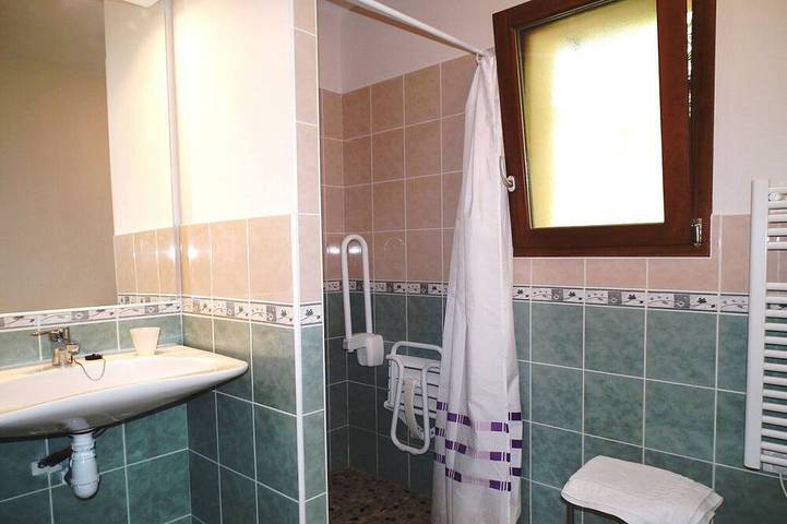 Location de vacances pour 7 personnes, avec jardin ainsi que terrasse et piscine, animaux acceptés à Gavaudun - 4