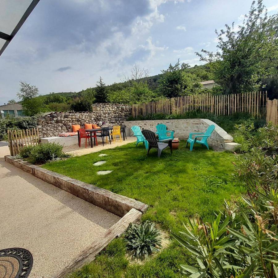 Two-Bedroom House in Saint-Vincent-de-Barrès, Privas (arrondissement)