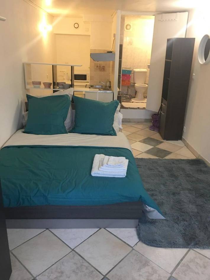 Gîte pour 3 personnes, avec Terrasse ainsi que Jardin et Vue sur le lac dans Nandy