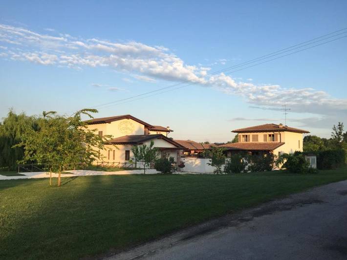 Casa vacanza per 2 persone, con Terrazza e Idromassaggio nonché Giardino a Monzambano