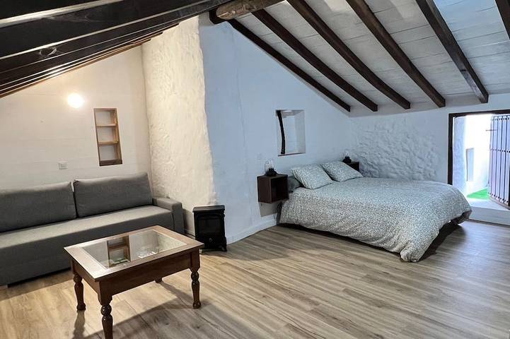 La Cuadra. Peace and tranquility in a privileged rural setting in Villaluenga del Rosario, Pueblos Blancos