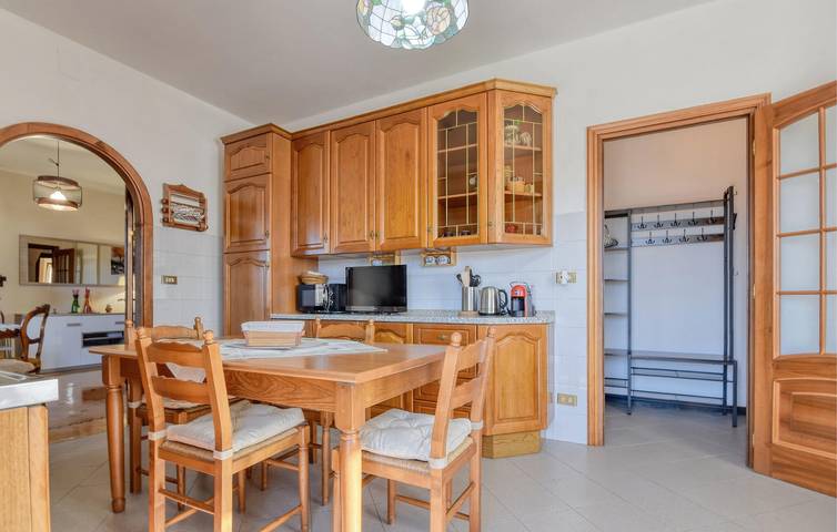 Accogliente appartamento con bocce, WiFi, parcheggio vicino a Varese Ligure in Varese Ligure, Provincia di La Spezia