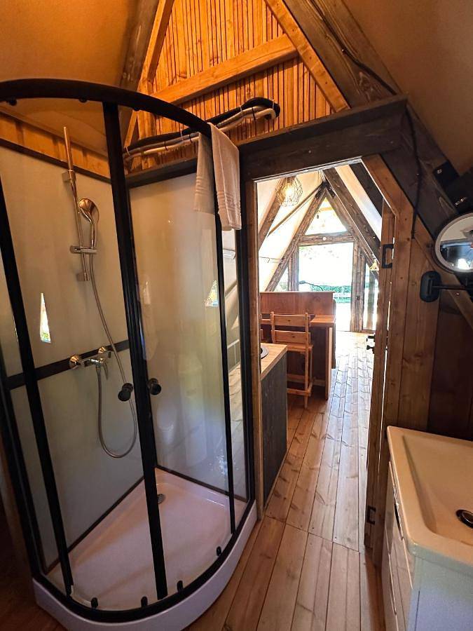 Camping für 2 Personen, mit Terrasse und Garten sowie Seeblick und Ausblick im Trentino - 4