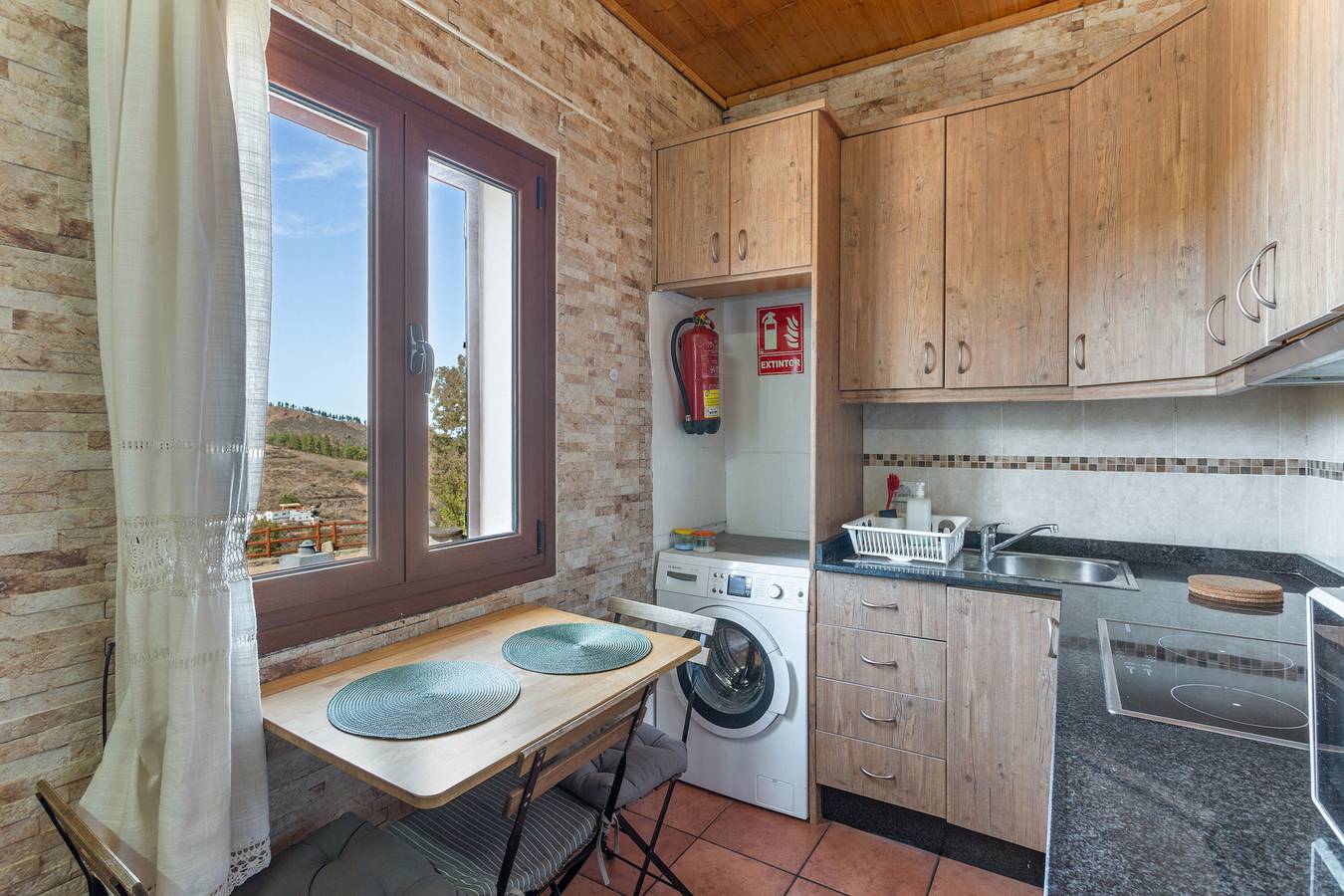 Ferienhaus 'Rosi Cave House' mit Bergblick, Wlan und Klimaanlage in Artenara, Gran Canaria Nord