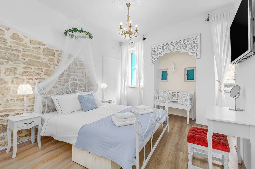 Entire apartment, Primavera Deluxe Studio Apartment in Old town Rovinj in Rovinj, Rovinj region