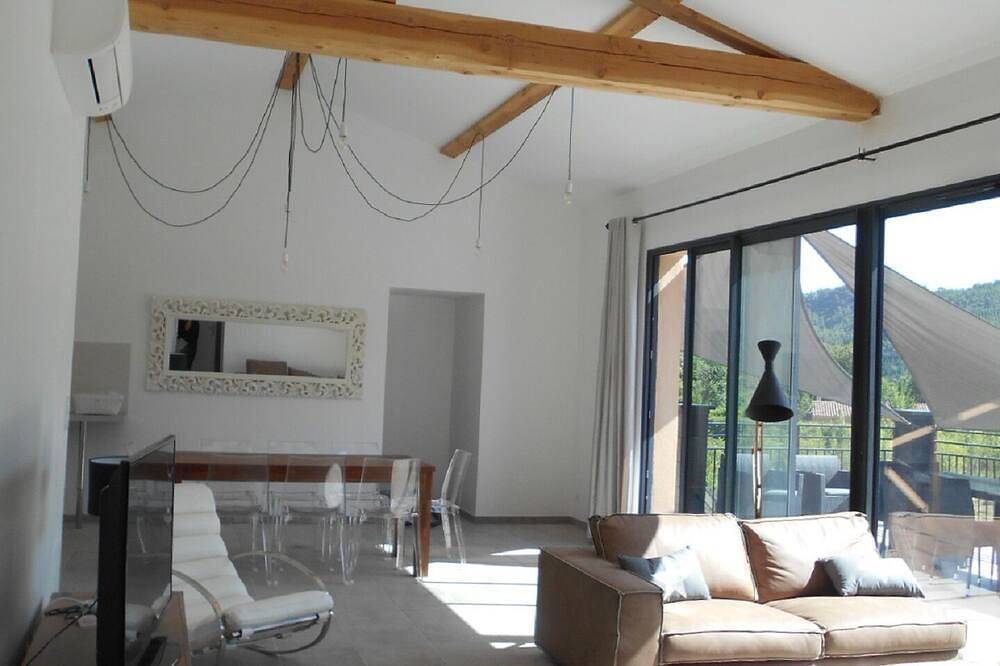Villa moderne avec piscine privée au milieu des collines en Drôme Provençale sud in Propiac, Région de nyons