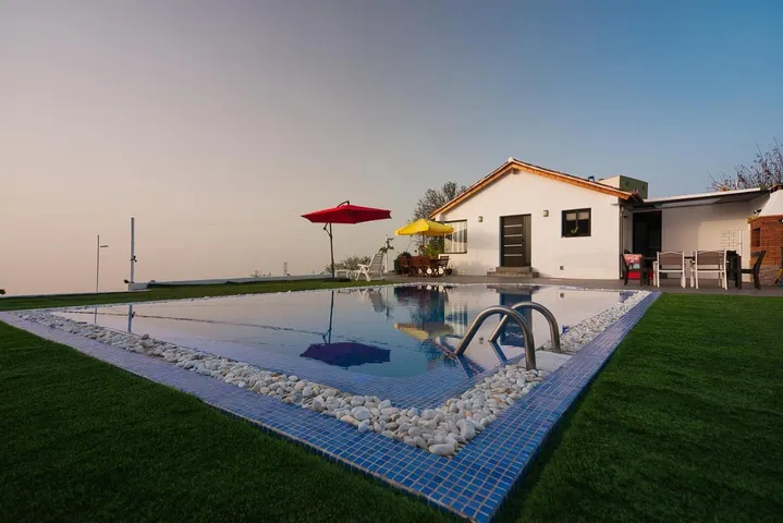 Ferienhaus für 4 Personen, mit Ausblick und Pool sowie Garten, mit Haustier - 1
