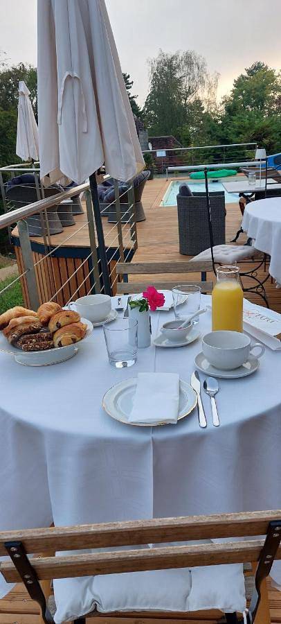 Chambre d’hôte pour 2 personnes, avec piscine ainsi que jardin et vue dans le Jura - 4