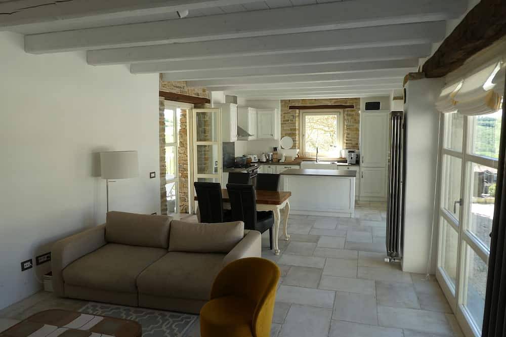 Ferme récemment rénovée dans les collines de Piedmonte avec piscine privée in Mombarcaro, Langhe