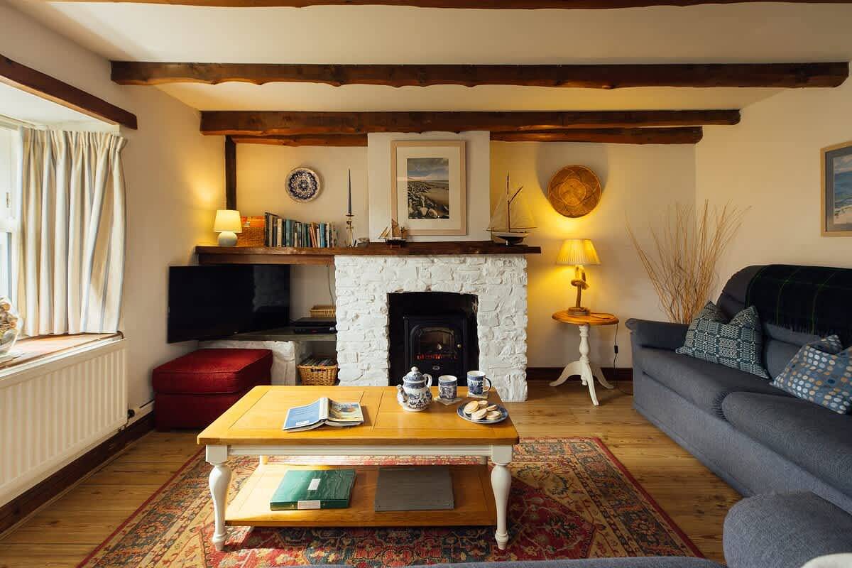 Charming Upper Solva Cottage by Beaches & Harbour in Solva, Pembrokeshire