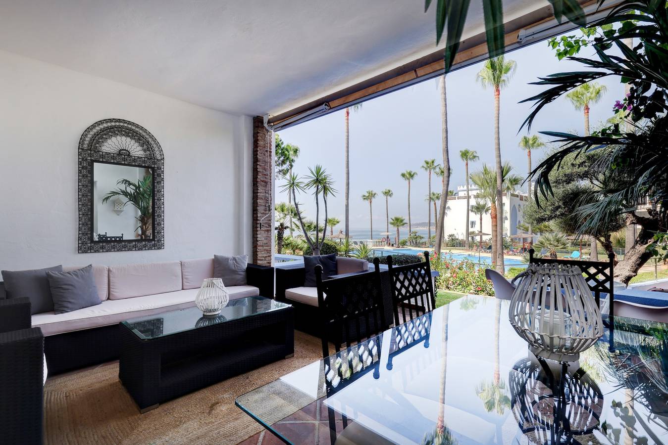 Apartamento entero, Apartamento "La Perla de Marakech 5" con vistas al mar, piscina compartida y Wi-Fi in Casares Costa, Casares