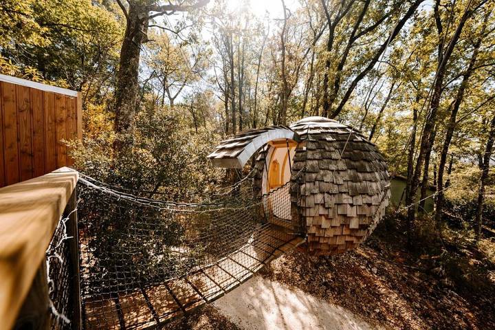 Camping pour 2 personnes, avec Balcon et Jacuzzi ainsi que Terrasse et Jardin à Domme
