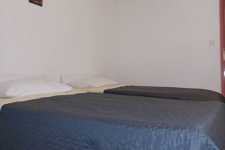 Ganze Wohnung, 2-Zimmer-Ferienwohnung mit Terrasse und Meerblick Mrljane, Pasman in Nevidane, Pasman