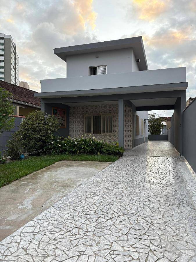 Casas e apartamentos de temporada para 21 pessoas, com jardim e terraço, com animais de estimação em Vila Mirim (Praia Grande)