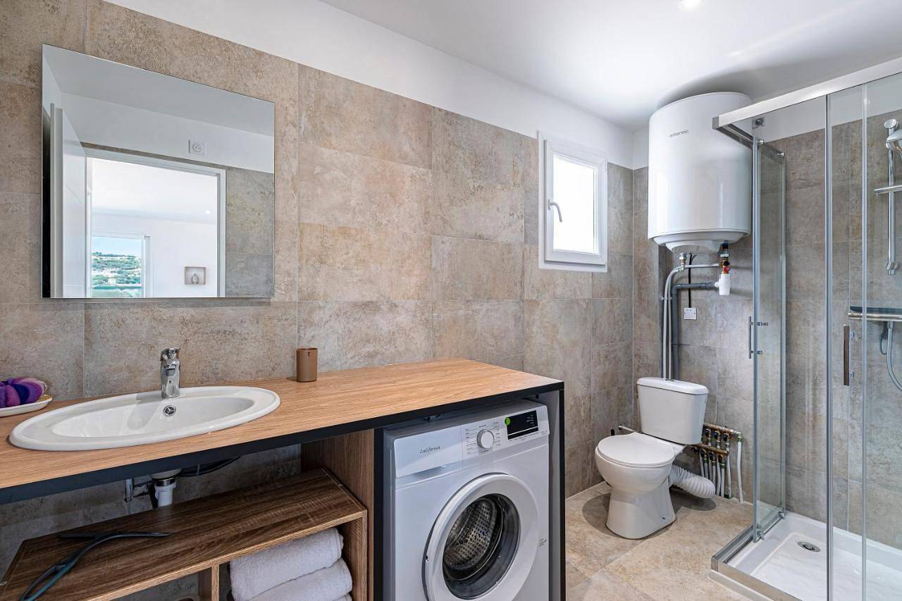 Appartement entier, One-Bedroom Apartment in Eccica-Suarella, Région d'Ajaccio