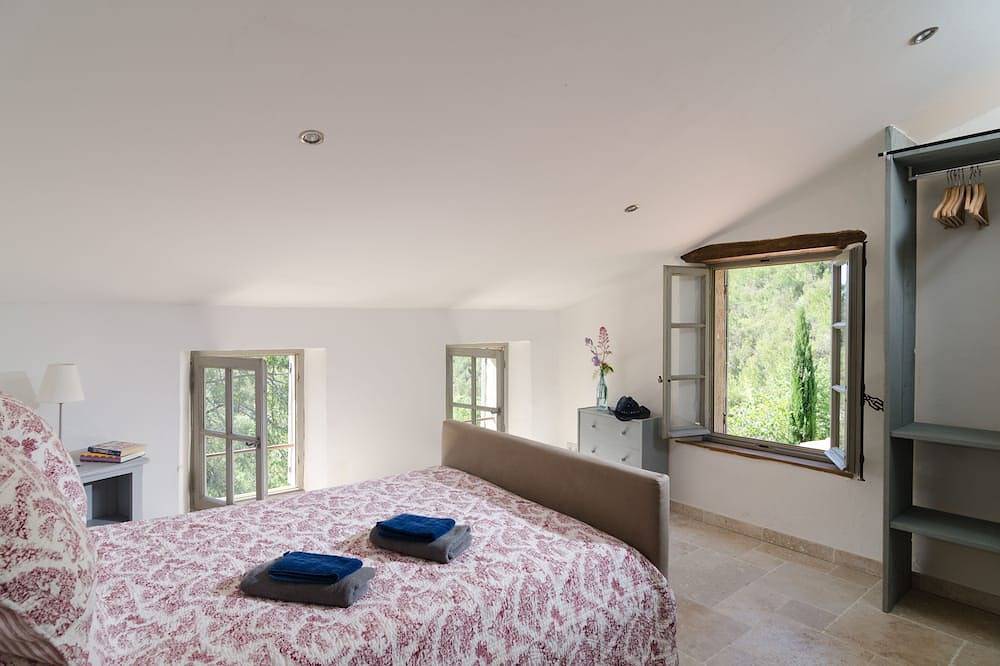 19th Century Provencal Bastide and Infinity pool in Cotignac, Región Brignoles