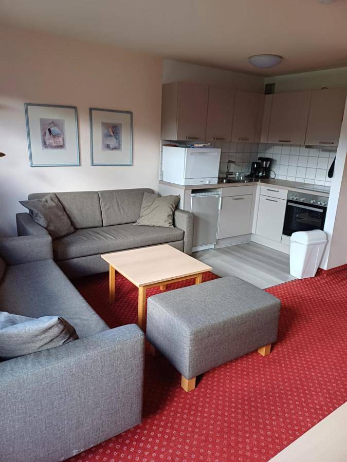 Ferienwohnung für 6 Personen, mit Balkon und Terrasse sowie Garten und Pool