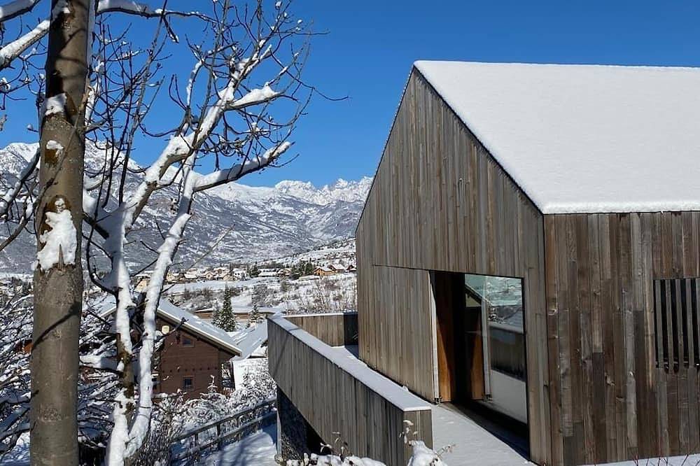 Contemporary architect-designed house in the mountains - pool/sauna - luxury and calm in Guillestre, Briançon en omgeving