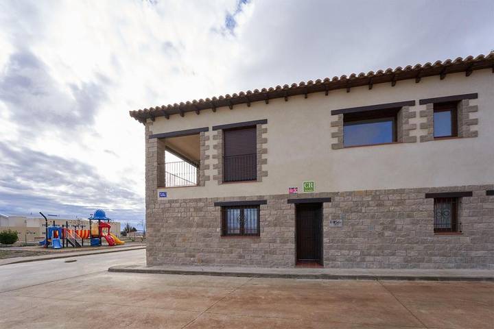 Casa de vacaciones para 10 personas, con terraza además de piscina para niños y vistas en Provincia de Teruel