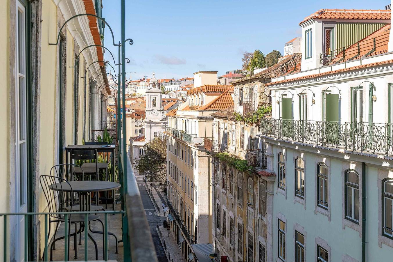 Entire apartment, Guestready - Night out adventure in Lisbon in Misericórdia, Lisbon