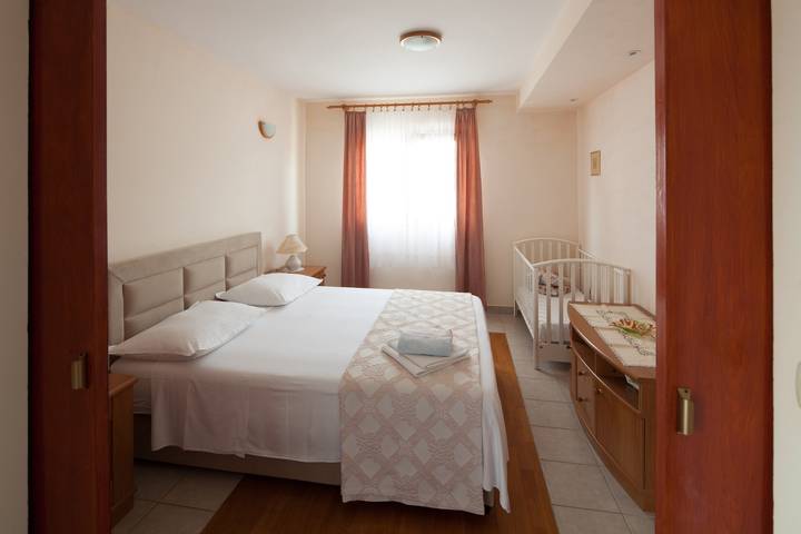 Ferienwohnung für 5 Personen, mit Balkon/Terrasse, mit Haustier in Primosten