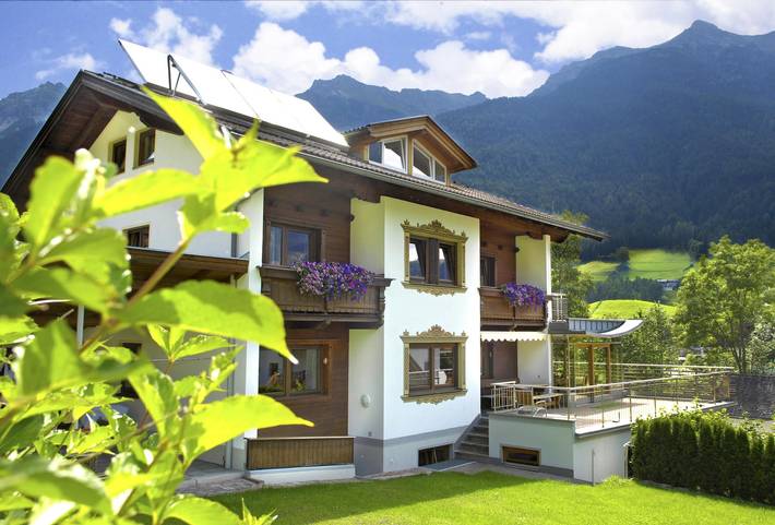 Pension für 4 Personen, mit Ausblick und Garten sowie Pool, kinderfreundlich im Stubaital - 2