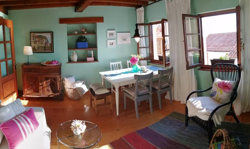 Ferienhaus 'El Canto De Las Gaviotas' mit Meerblick, Balkon und Wi-Fi in Lastres, Colunga