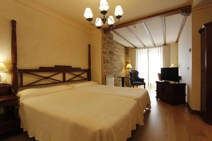 Hôtel pour 20 personnes, avec jacuzzi et terrasse à Duruelo de la Sierra - 4