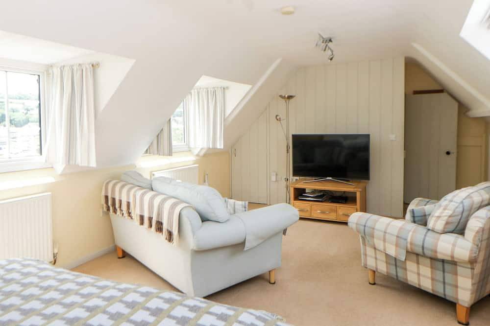 Beach Retreat, romantic, country holiday cottage in Aberporth in Aberporth, Cardigan Bay